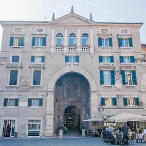 Domus Nova Palace - Italian Homing Maison d'hôtes